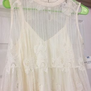Bnwt Beautiful 2 piece cream lace top